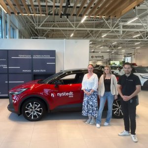 Vaasan liikkeen avajaisten yhteydessä järjestimme arvonnan 🎉 – pääpalkintona C-HR Plug-in Hybrid kuukaudeksi käyttöön 🚗⚡
