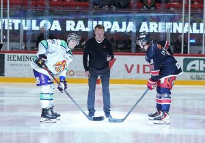 Tämän iltainen @tutohockey isännyysottelumme tarjosi jännitystä ja tiukillehan se meni! Kiekon kävi pudottamassa vaihtoa...