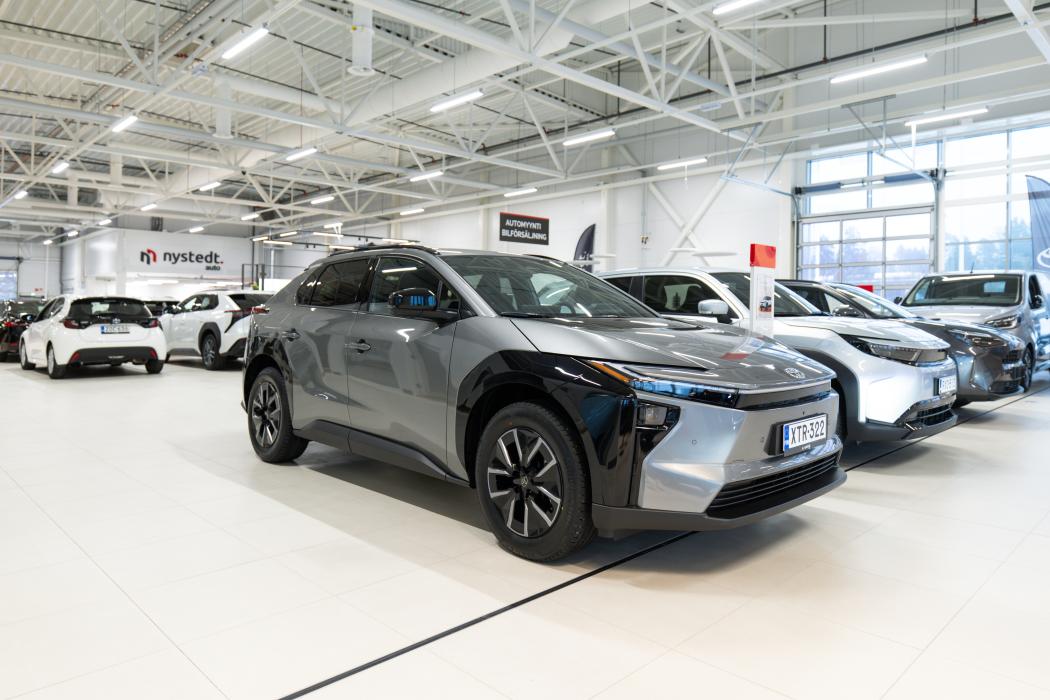 bZ4X och C-HR+