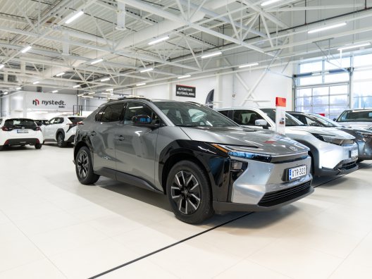 bZ4X och C-HR+