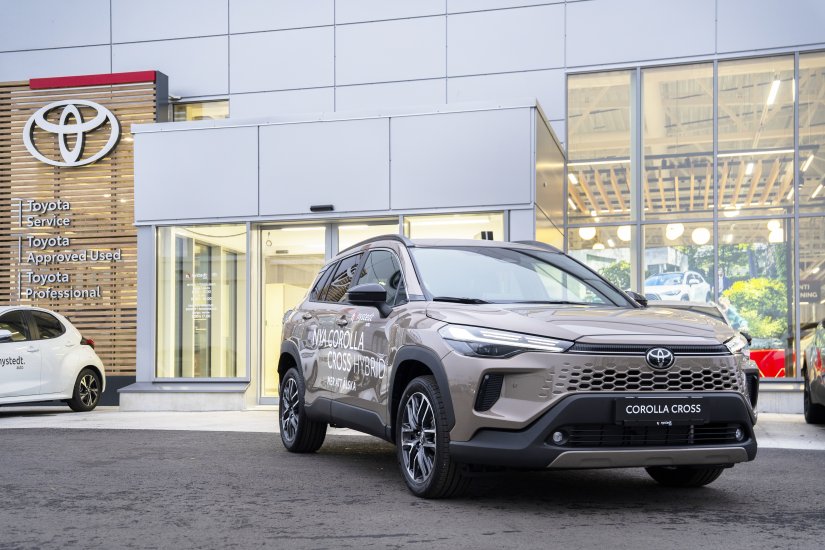 Uudet Toyotat myy Nystedt ja Maakunnan Auto